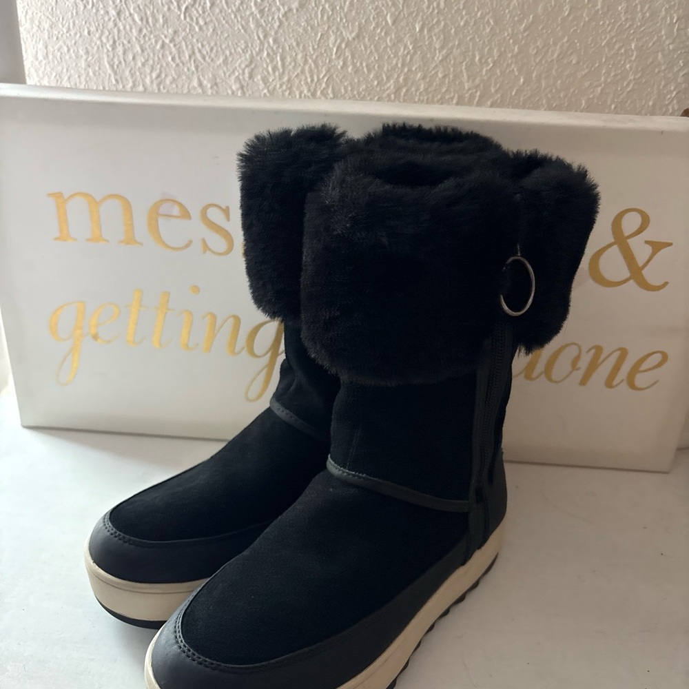 Koolaburra Black Winter Boots with Fur Trim